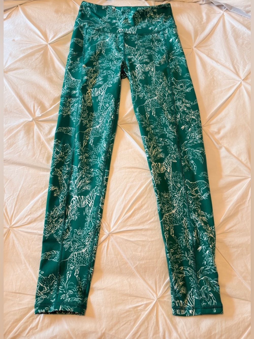 LILLY PULITZER UPF 50+
Luxletic 26" High Rise
Weekender Legging| Safari SIZE: SM - Picture 2 of 10